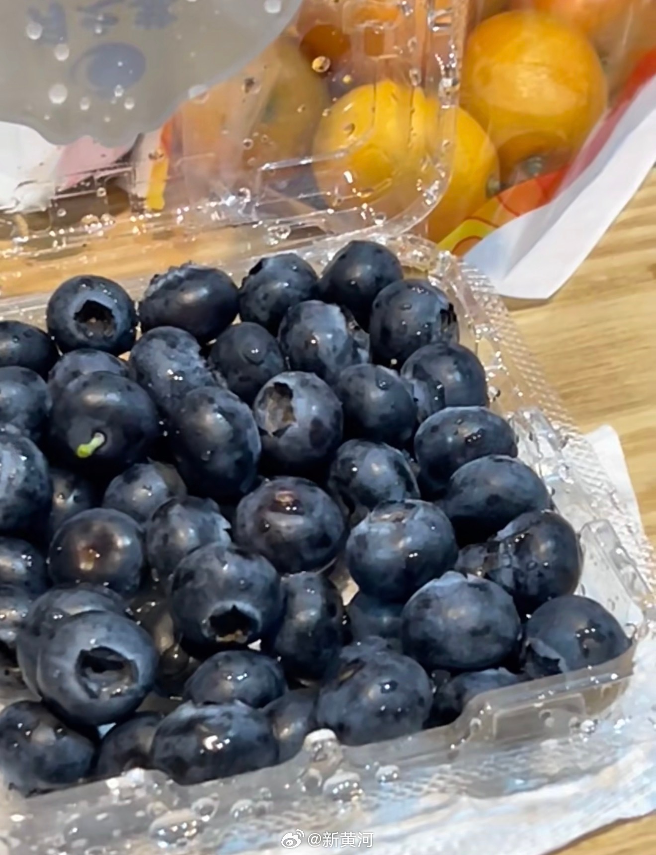 【#教你4招选出好蓝莓#】#小蓝莓反而口感更甜#“其实蓝莓并非越大越好。大蓝