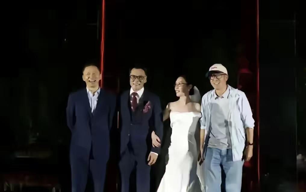看得出来，李国庆是混京圈的李国庆这次结婚，邀请的人很少，只有100多人。按