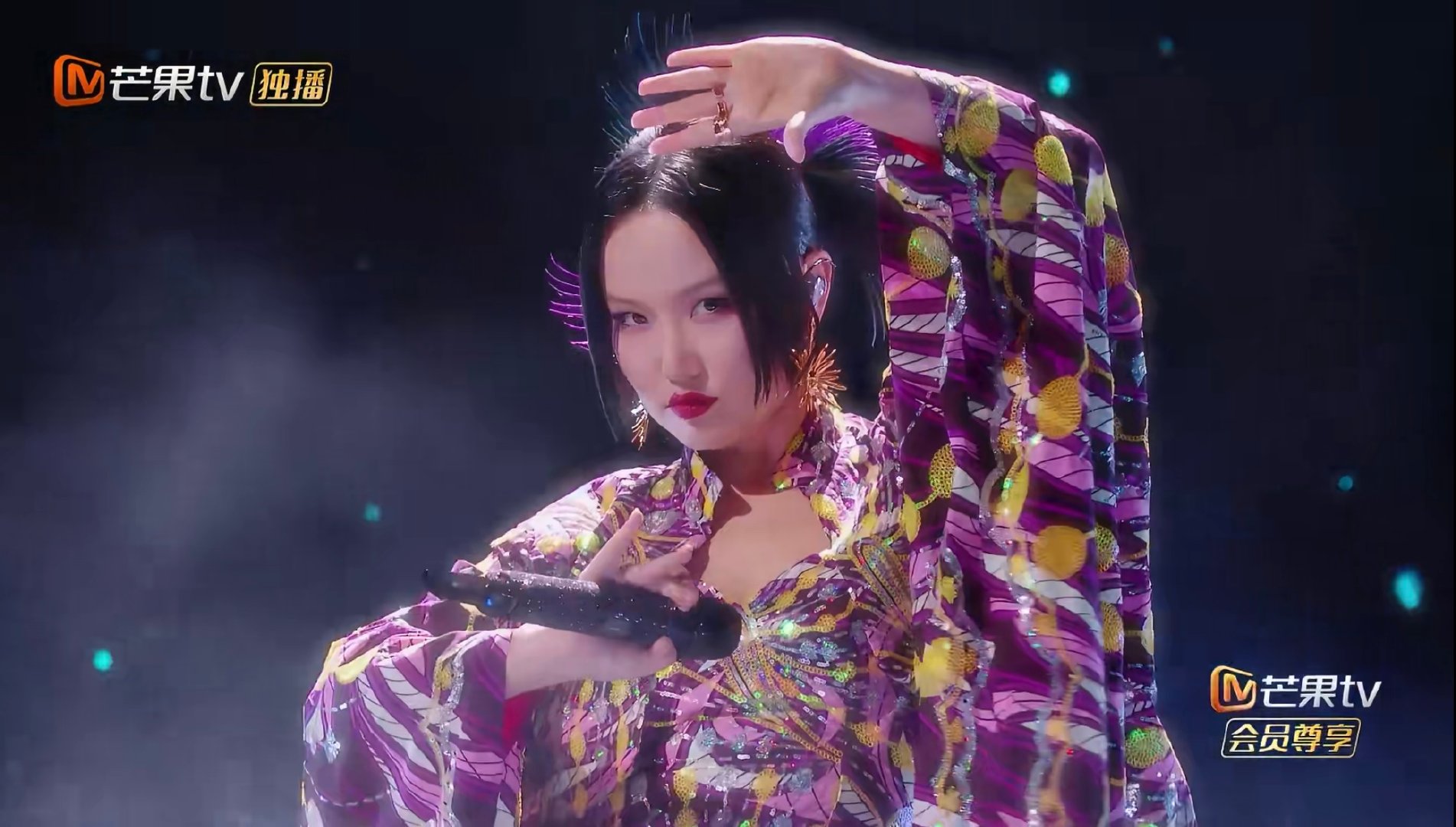 开口就沦陷！黄龄把两首歌唱出专属氛围感，超戳