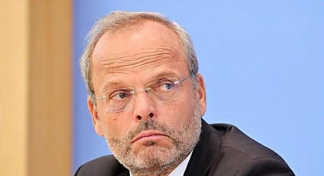 谁能想到在德国这个为纳粹历史反思了几十年的国家,居然有政党敢公然挑战历史底线,极