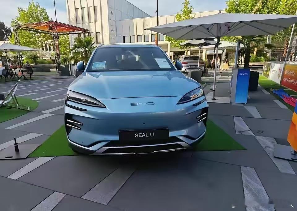 比亚迪宋PLUS于欧洲竟卖40万，且供不应求！当在德国街头目睹比亚迪宋EV那一刻
