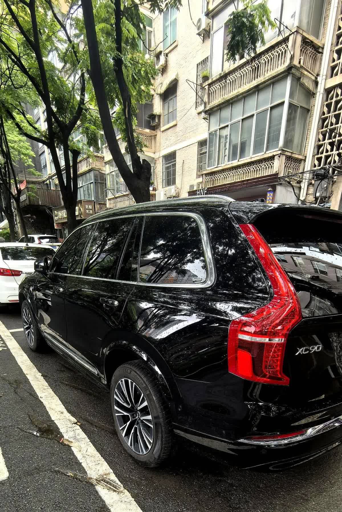 那些开沃尔沃XC90的车主，大概是因为买不起奔驰gle和宝马X5，退而求其次没办