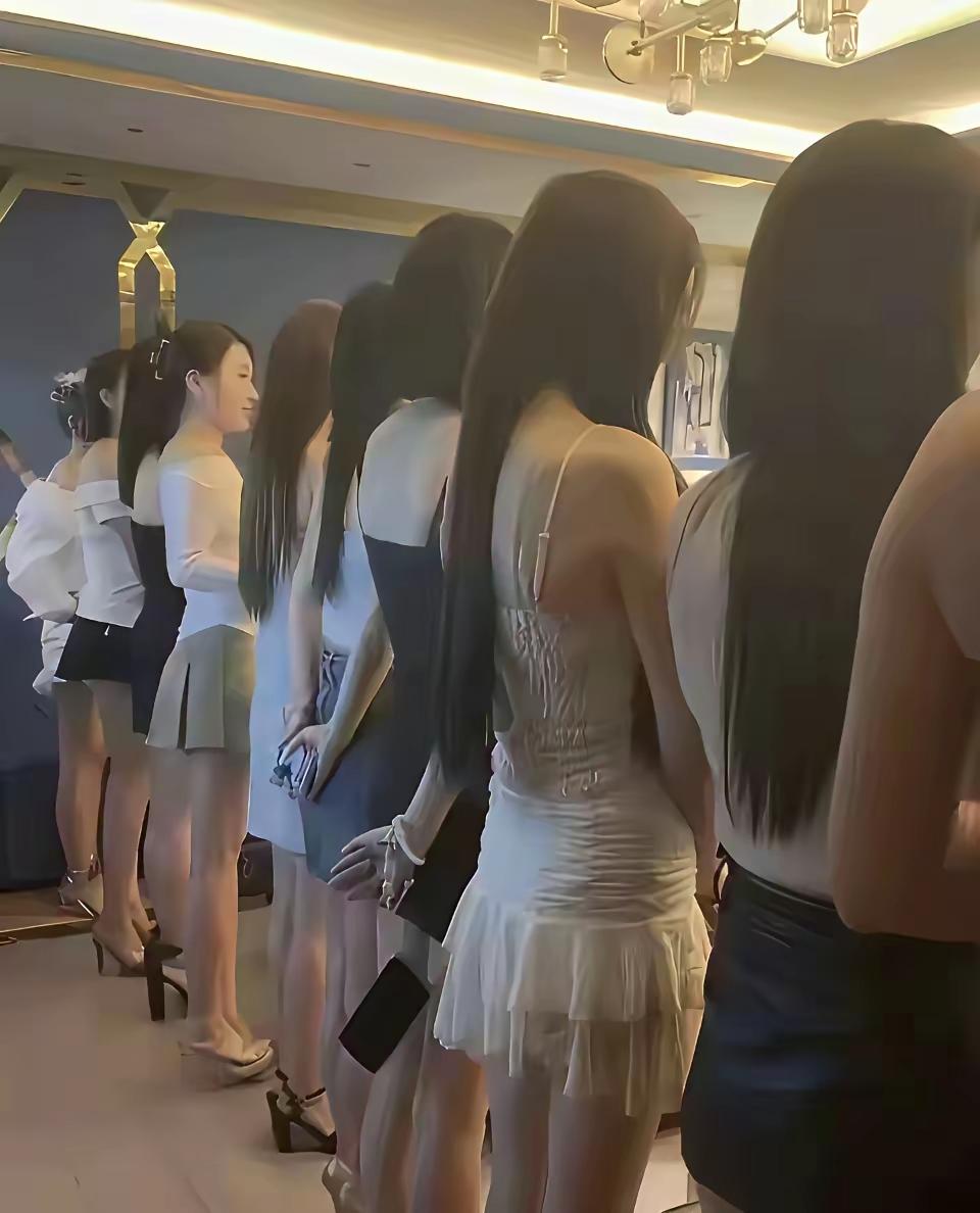 要身材有身材，要脸蛋有脸蛋……为啥非要做这行呢？