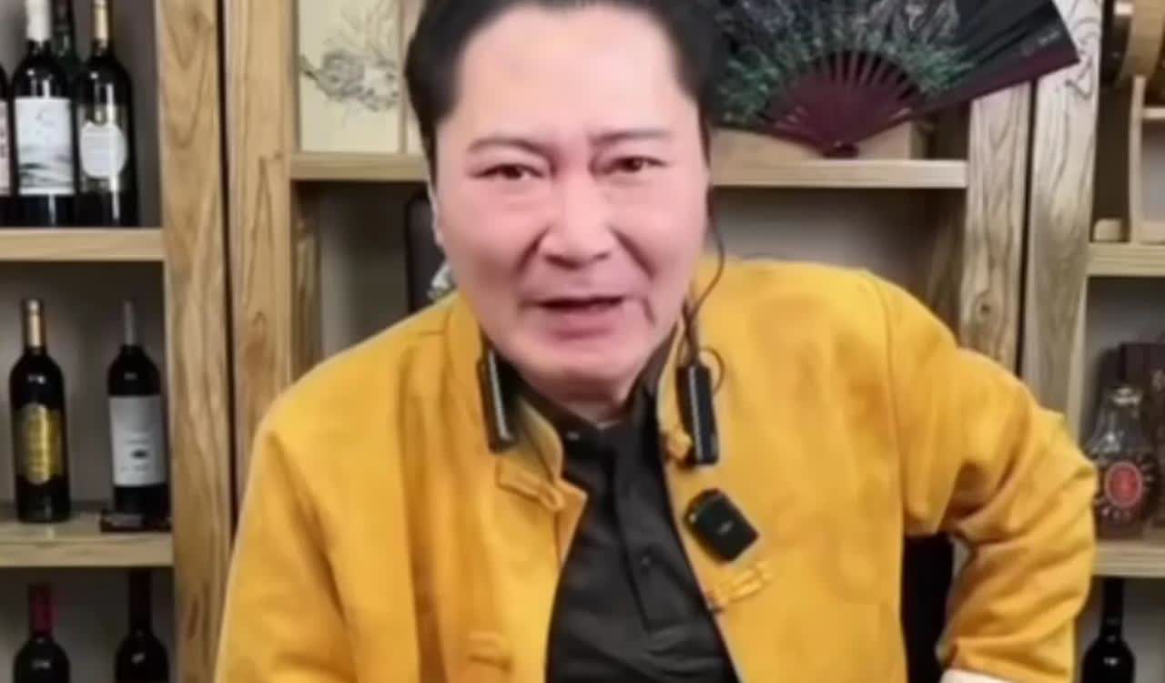 师胜杰高徒刘伟说辈分算个屁，对于相声界的人来说，能耐永远比辈分更重要。但是只要你
