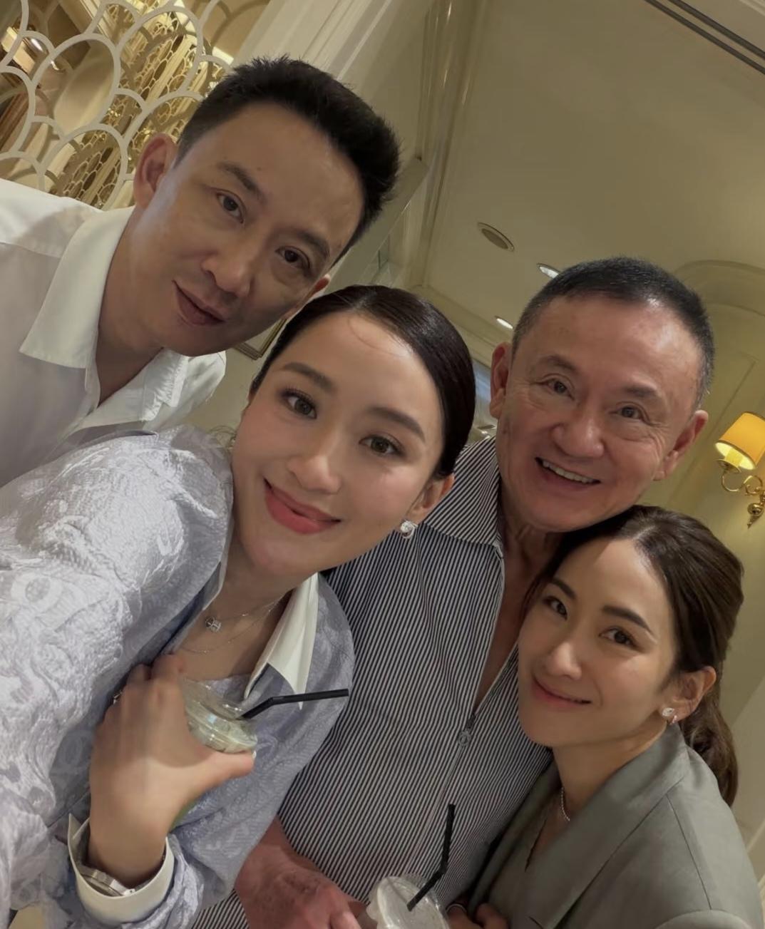 他信出狱后的全家福，佩通坦最爱爸爸！今天，他信回到久违的家里，还没休息就和孝顺女