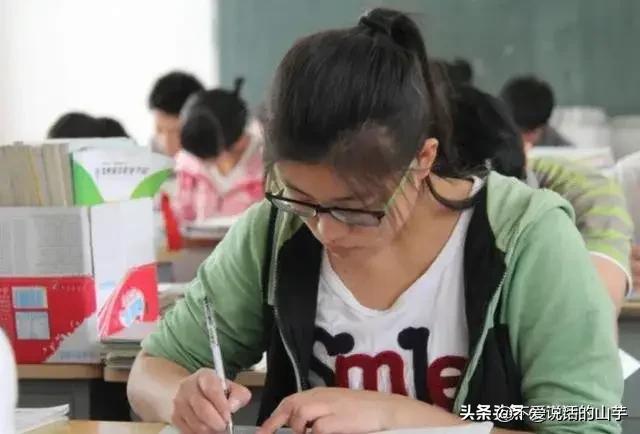 高中九大学科，各有各的难度特性！1、数学的单科成绩，和总分关联性更明显，相比于