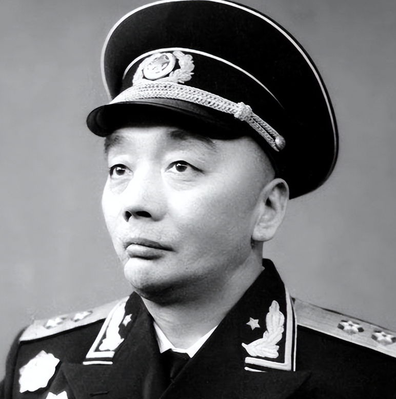 淮海战役结束后，邓小平宴请众将领吃饭，正当大家吃得开心的时候，第三纵队副司令却突