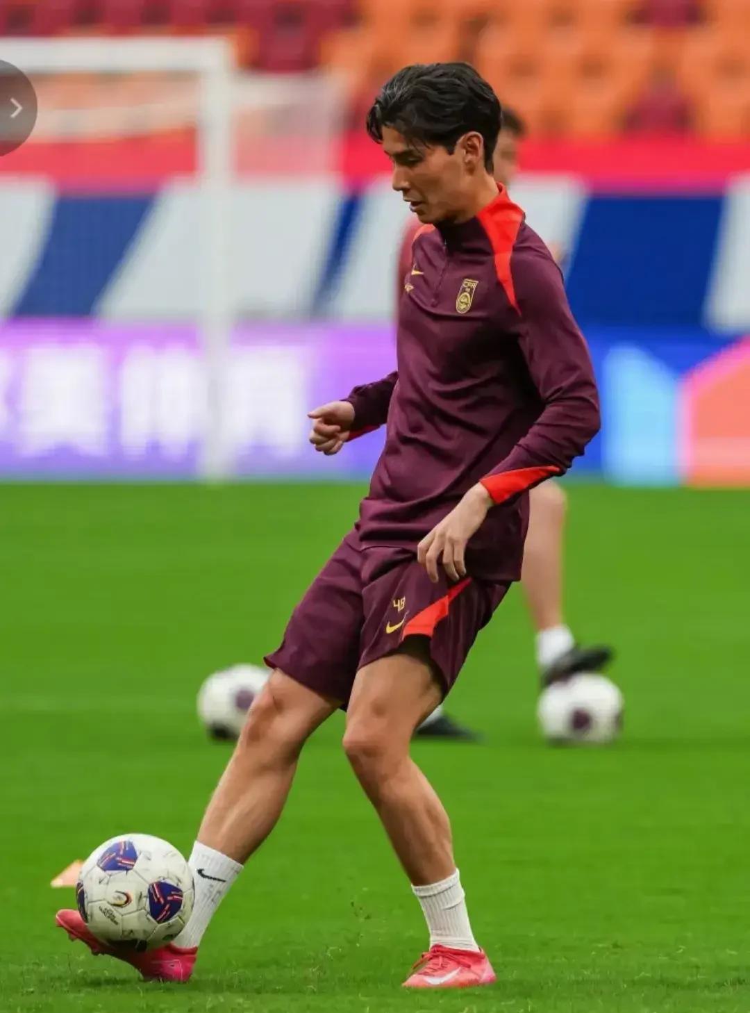 既然国家队不用，何必花大价钱完成归化，这不是浪费纳税人的钱吗？1月1日，邵佳一上