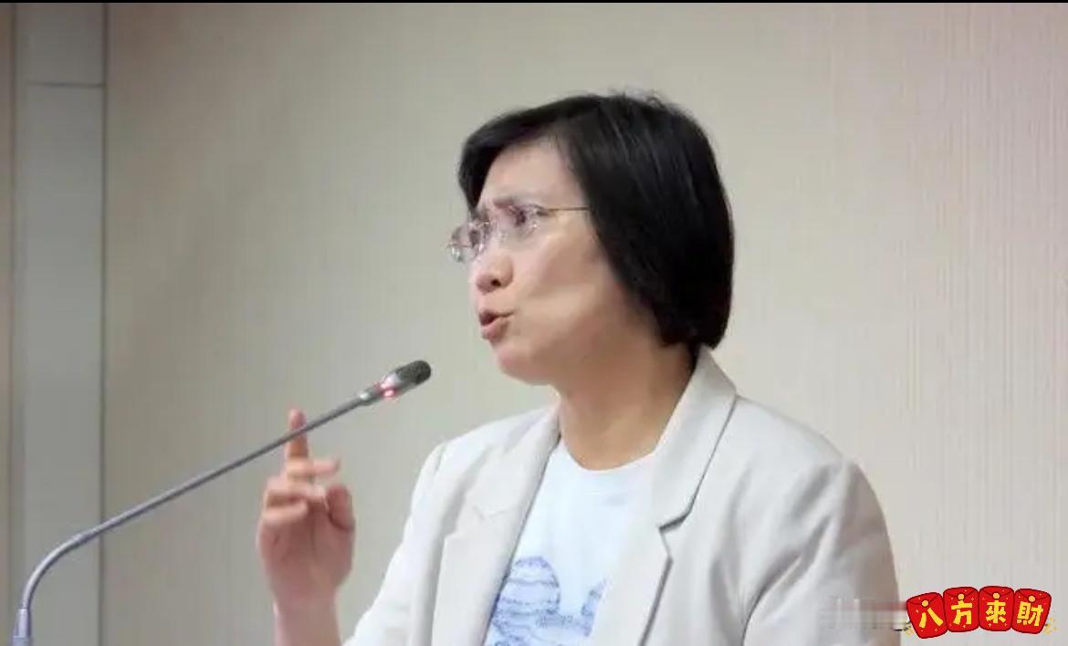 徐欣莹一句“带沈伯洋赴陆沟通”，直接把邱垂正问得面露难色，台下笑声里全是讽刺，这