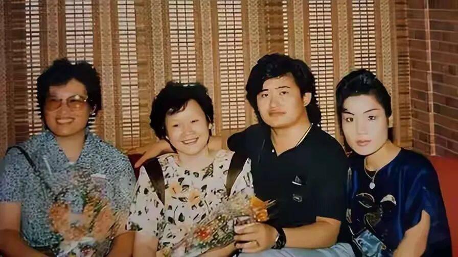刘欢生命中遇到了两位女性贵人，一个是和刘欢一见钟情定终身的伴侣卢璐，另一位是他的