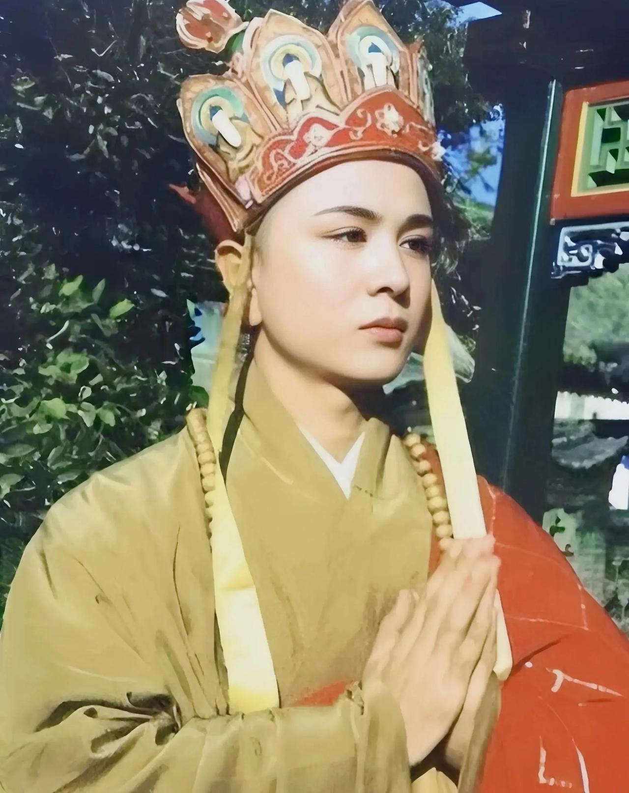 中国男人是泼猴？——网上视频：一女子在那摆弄某物价，丈夫见了问她干啥呢。“给