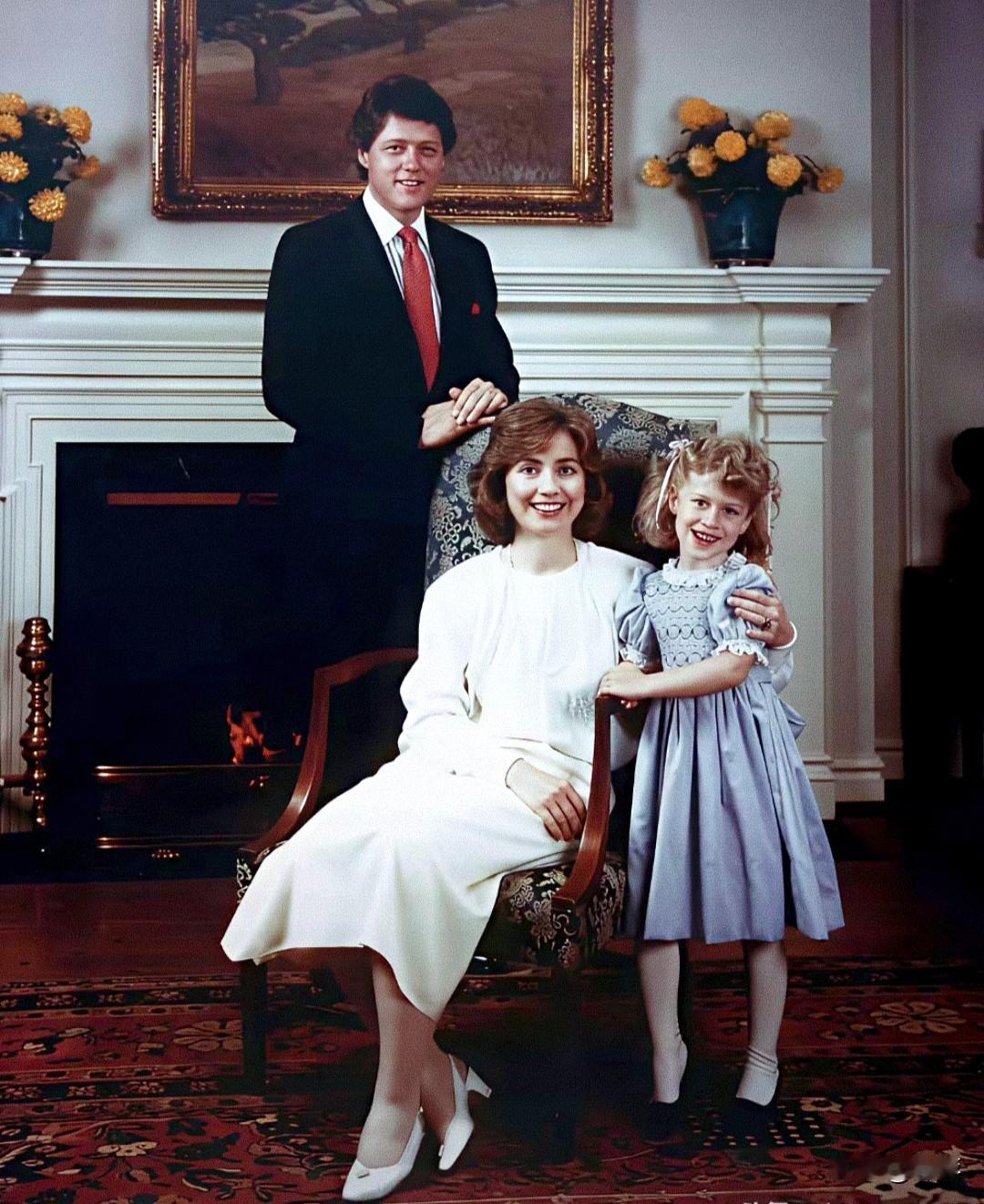 克林顿幸福的一家三口。