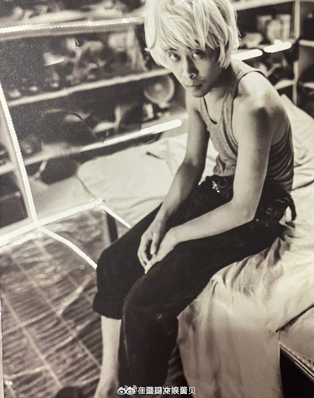 我只能说，张译年轻的时候探索的风格还真是别具一格。。。🚬