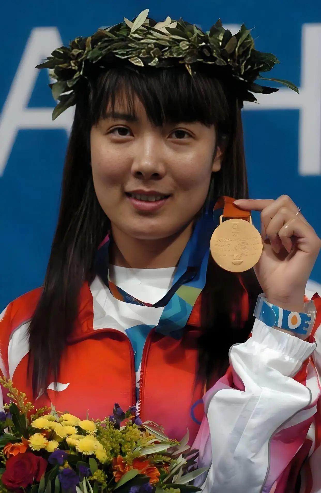 2008年北京奥运落幕，26岁的杜丽对着22岁师弟庞伟开口：“你来跟我求婚吧？我