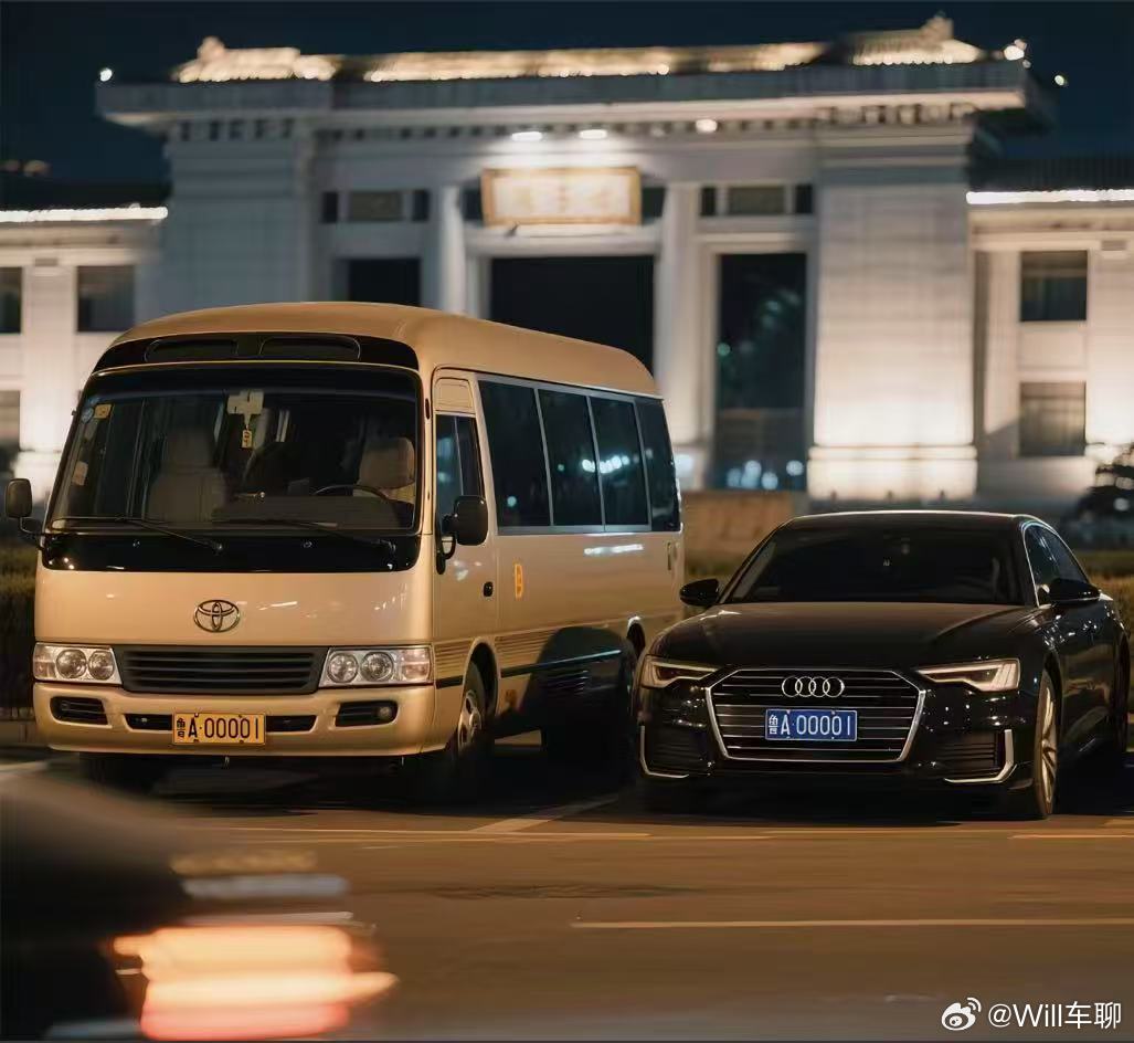 车感觉很低调，车牌感觉很高调~这车牌得要个大几百吧……​​​