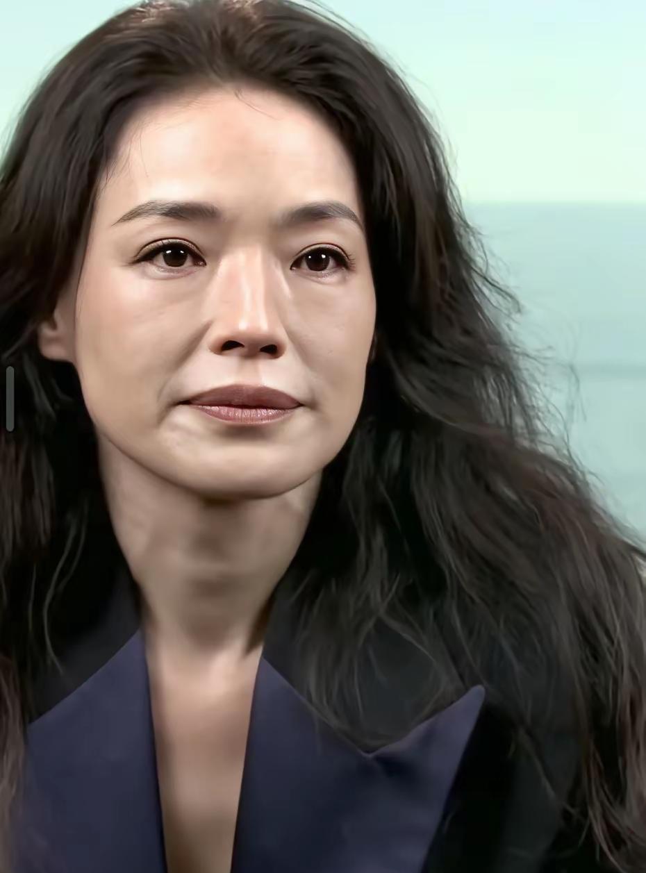 没有生孩子的女人都不要学舒淇了虽然舒淇很会保养她也很有气质，但是说句实在话，
