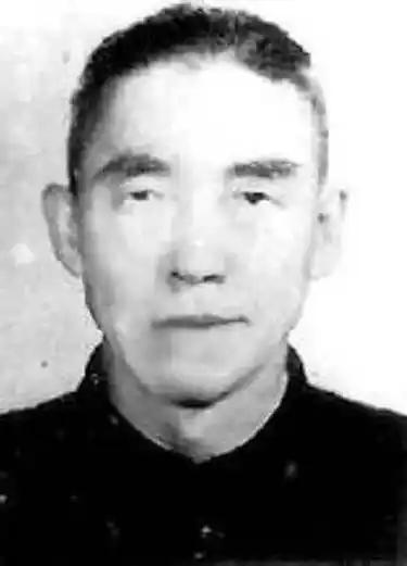 1949年初，国民党核心官员正利用特权争夺飞往台湾的机票。陈诚的心腹、联勤总部副