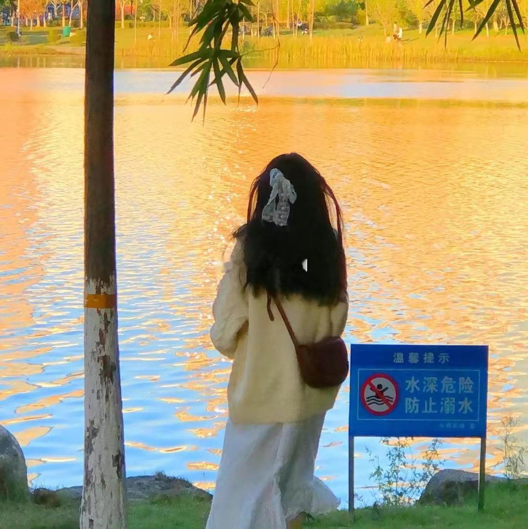 对于男人，水瓶女们的必杀技很简单，但是又很难模仿，就两个字：聪明，只要她愿意用心