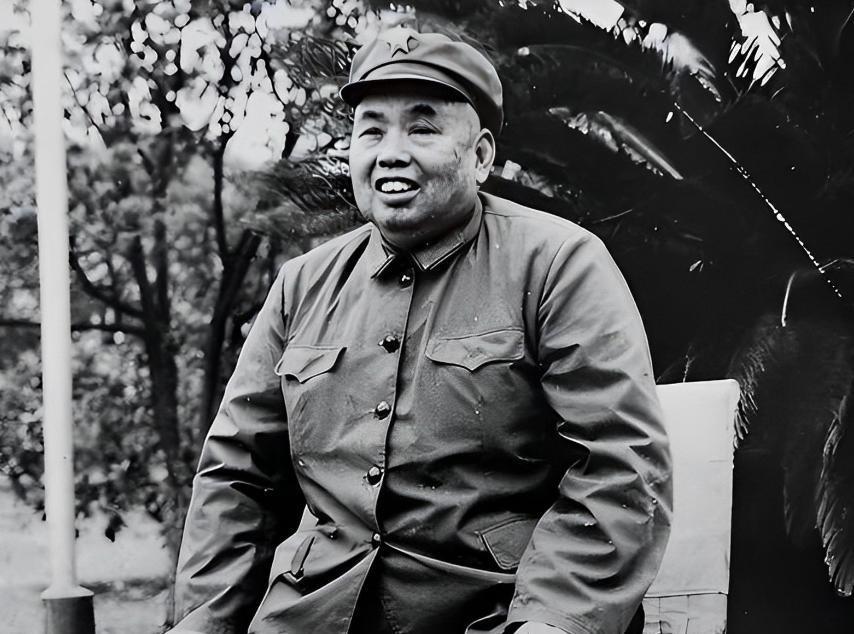 上世纪六十年代，得知许世友要动自己辖区，曾希圣愤怒拍桌称对方伸手太远了！195