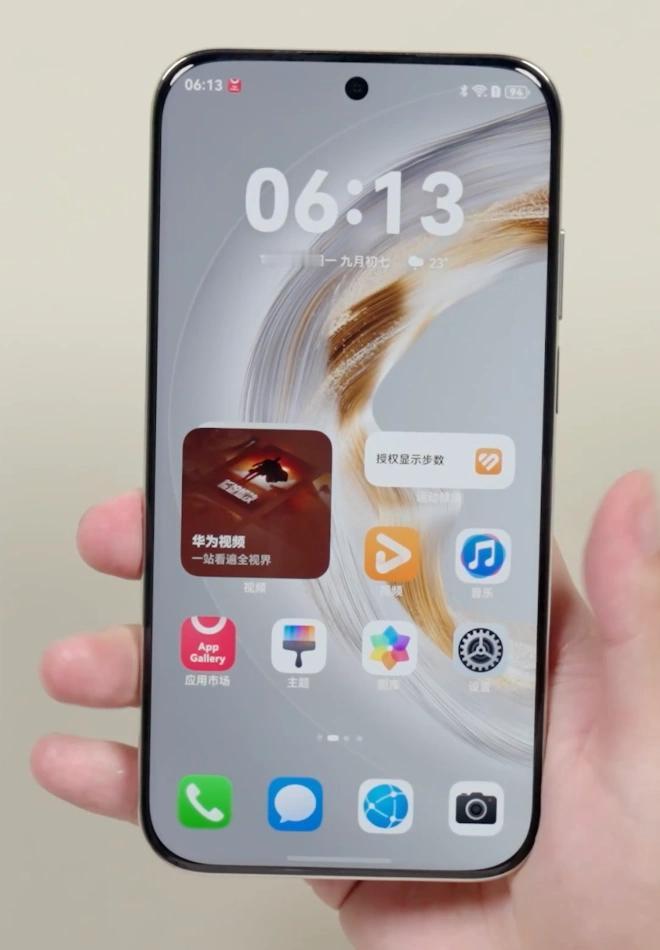 一个小细节。mate70air指纹电源键和音量键位置下挪了，回归了比较正常的