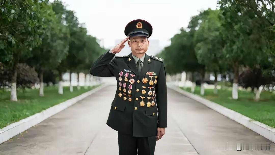 河南农村出身的高玉华当兵37年7次申请延期，战士最高服役30年他却干到37年，一