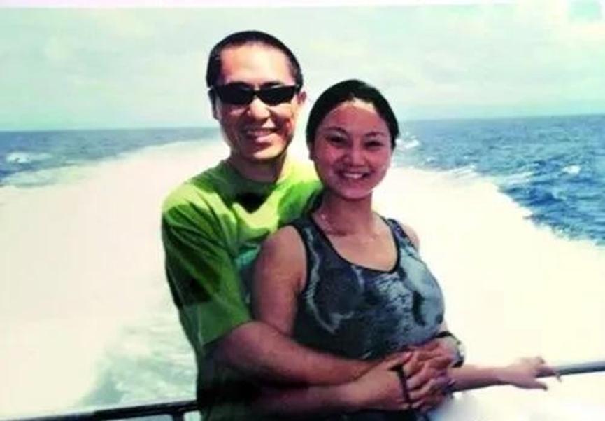 当年，19岁陈婷带着50岁张艺谋回无锡老家，陈妈妈一看张艺谋，很是惊讶：“