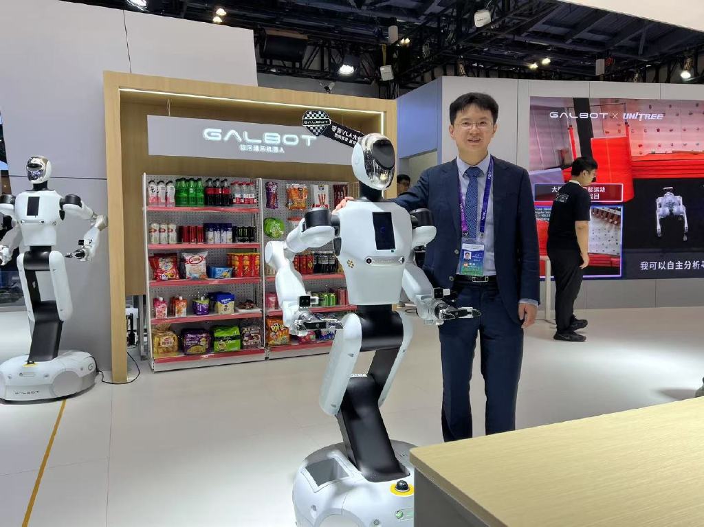 银河通用王鹤: 人形机器人走进“手眼脑”时代