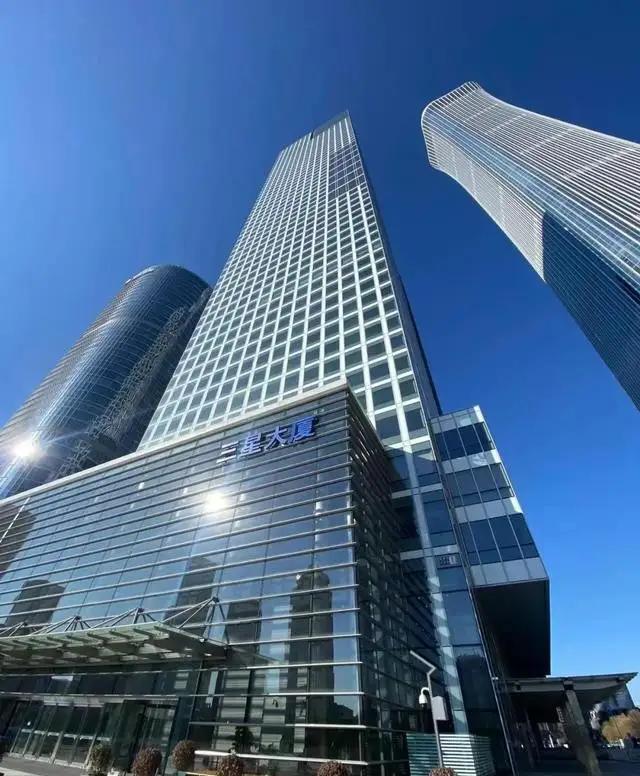 这是全球财富企业五百强第第27位，2025年市值超万亿美元的三星中国总部大厦，三