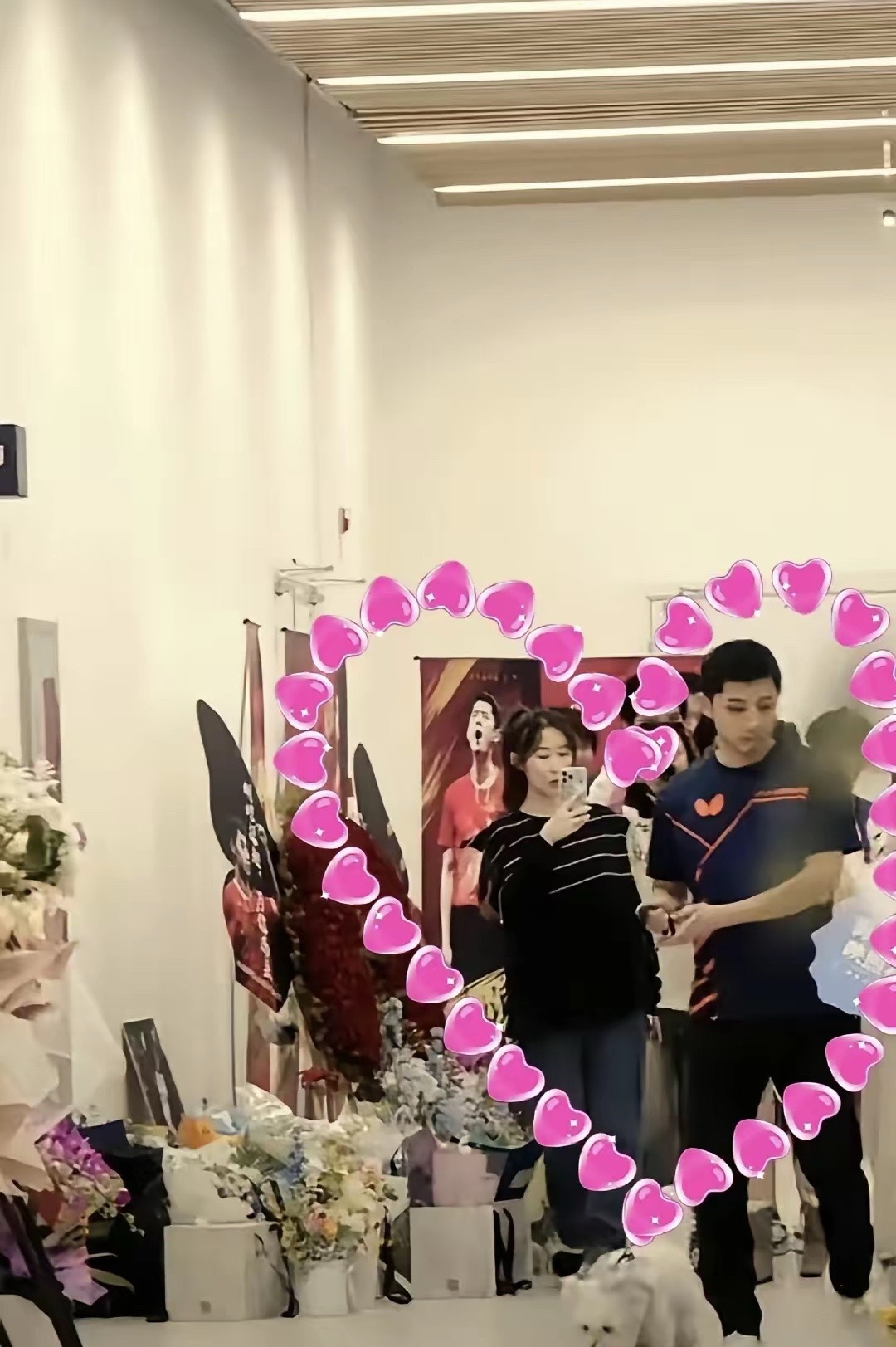 张继科和女友一起吃火锅，张蕊和他前夫真厉害啊，离婚了一个傍上白百合一个傍上张继