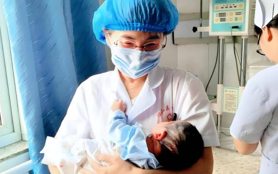 金灿荣教授：到了今天，还有一些“大聪明”认为，中国人口少出生才好，每年出生三四百