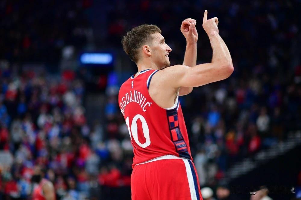 我强烈建议快船球员博格丹诺维奇主动申请交易！今天快船官方宣布，博格丹诺维奇感到腿