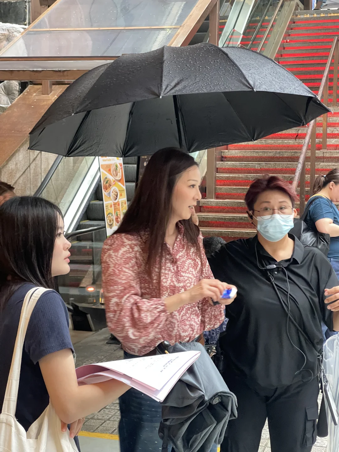 香港真係行行下街都見到明星