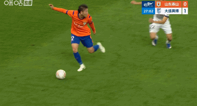 奇葩的半场比赛，裁判像是没进入状态。比赛各种可有可无的捎太多了，边线球差一米得