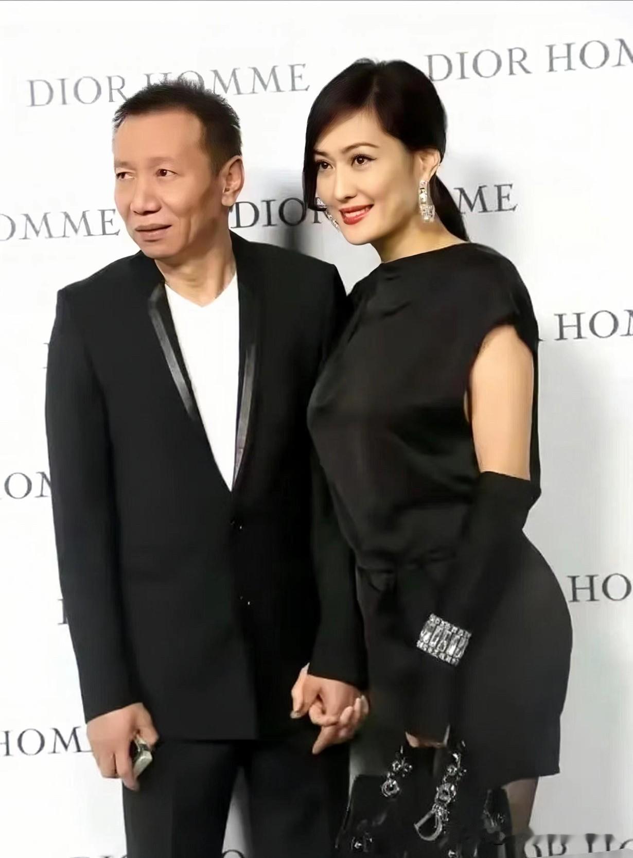 老公长相这么一般，甚至跟帅一点点都是沾不到边的那种，可老婆却是美女级别的，肤白貌