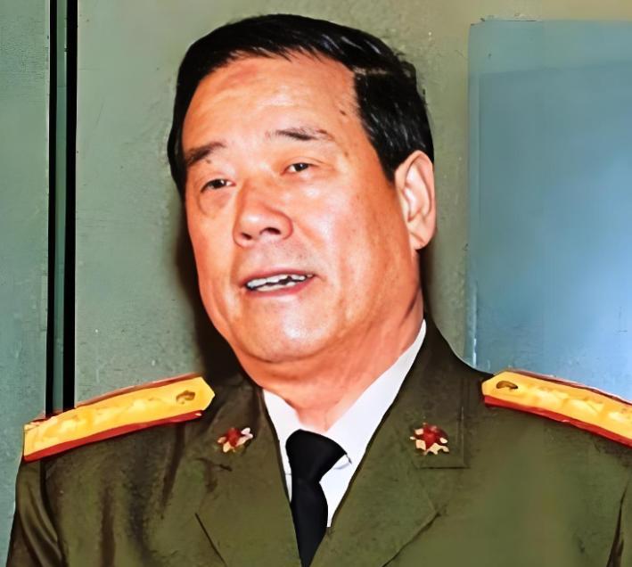 1986年，成都军区司令员傅全有来墨脱边防的军营视察，却看到军营三百多人全都身着