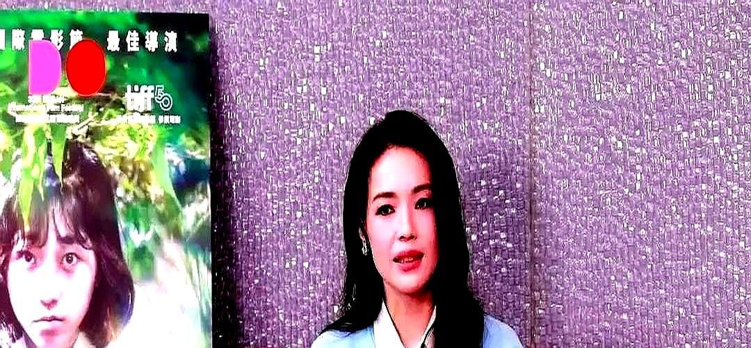 周星驰又来搞事情了，这次是《少林女足》。他不靠特效，不靠大牌，就靠那股子“偷听