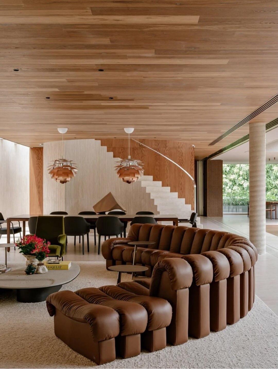 📸栖居自然主义别墅，把家安进山水绿意间。别墅装修有哪几种风格?别墅