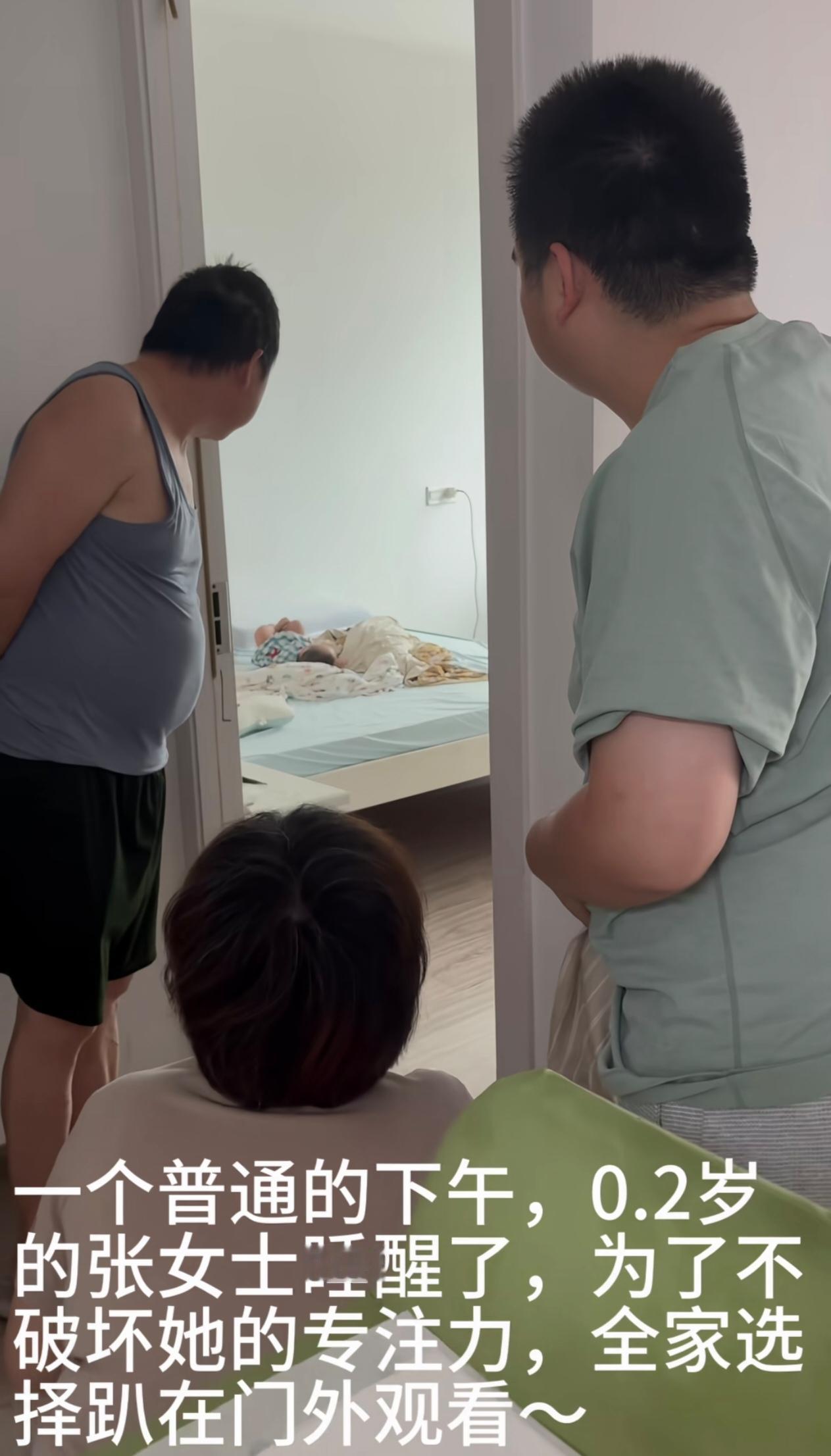 现在的孩子真是万千宠爱在一身啊！张女士被爱包围着……为什么人老了没有这个待