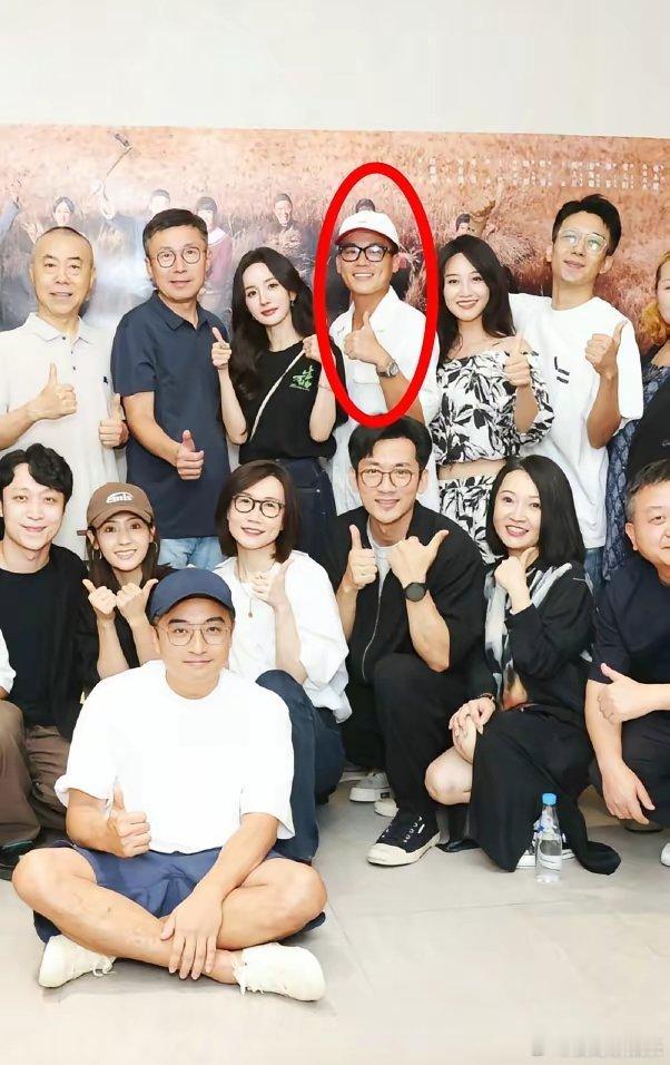 难怪欧豪这次会爆火，你就看他晒黑的皮肤，就能猜出，他当初在《生万物》真的下了功夫