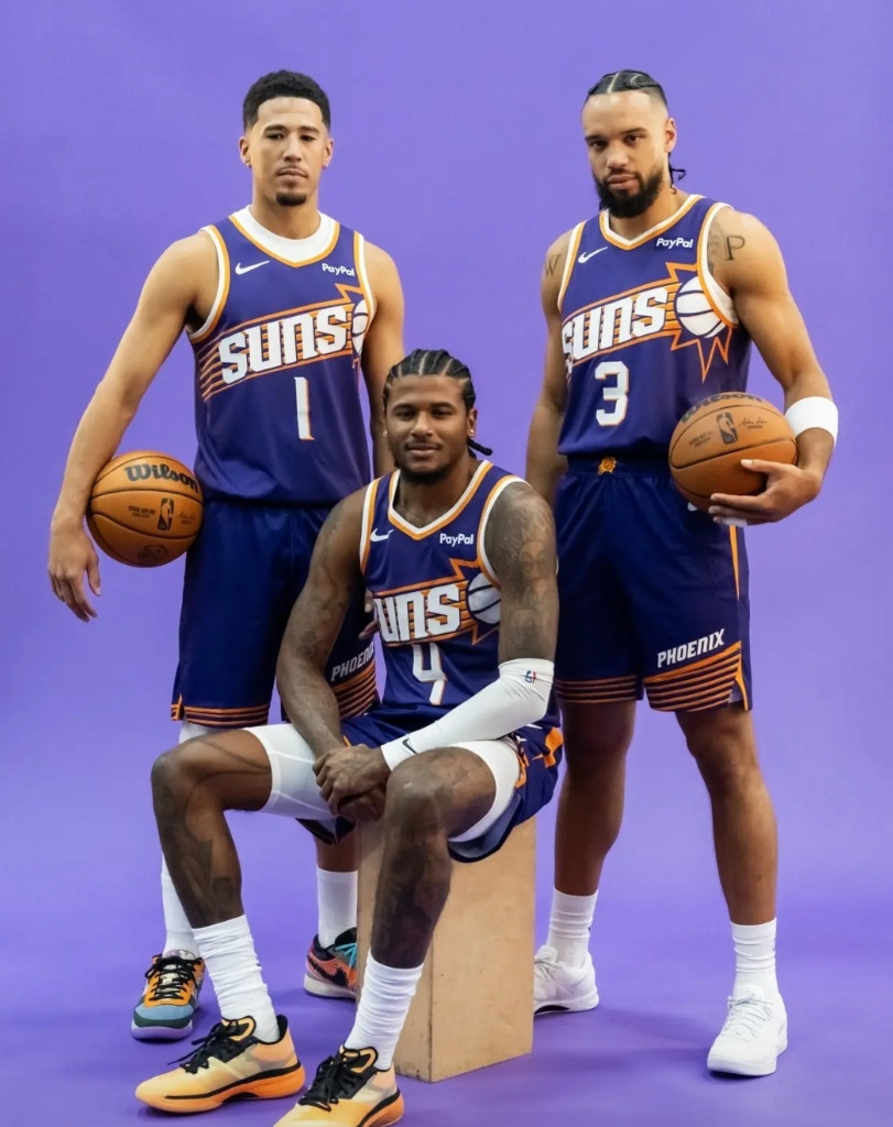 布克和狄龙缺一不可，看缺席战绩就知道了！1、布克——打了53场，太阳战绩32