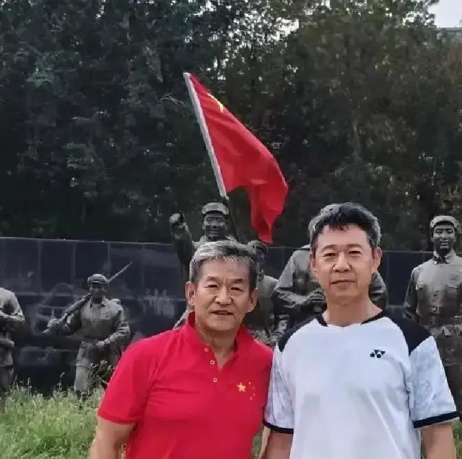 谁能想到，一个快70岁、满脸都是褶子的老头子，体脂率居然能卡在10%以下，医生一