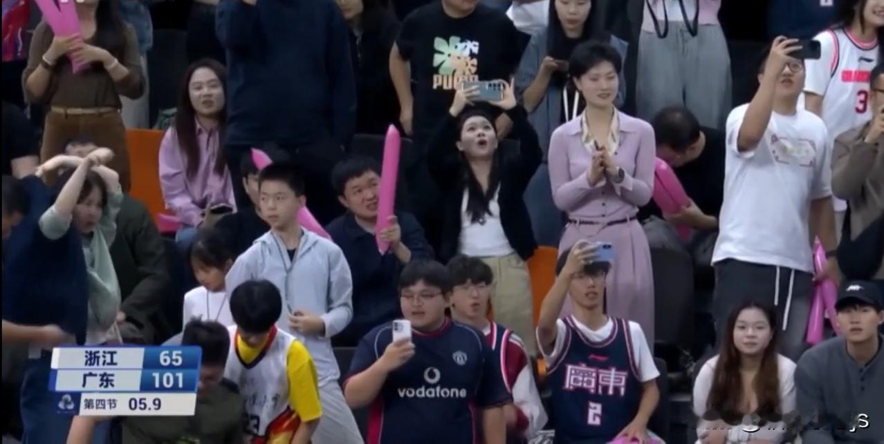 11月12日全运会男篮成年组金牌赛，广东VS浙江，真像大人打小孩，不忍直视。