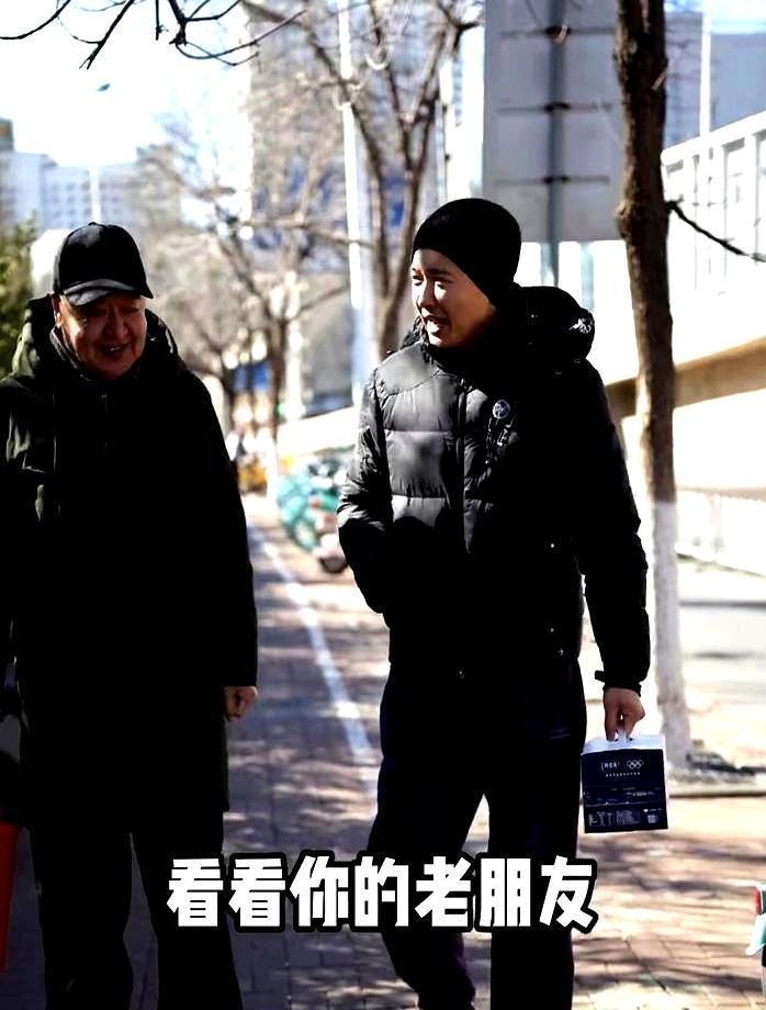 她是从别人嘴里听说前夫再婚生女的。那个当年她抵押房子换现金、律师费砸了七位数、