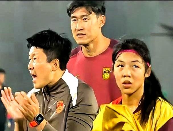 主场作战，2-2扳平，最后还是输了。U17女足亚洲杯半决赛，中国队碰上了卫冕