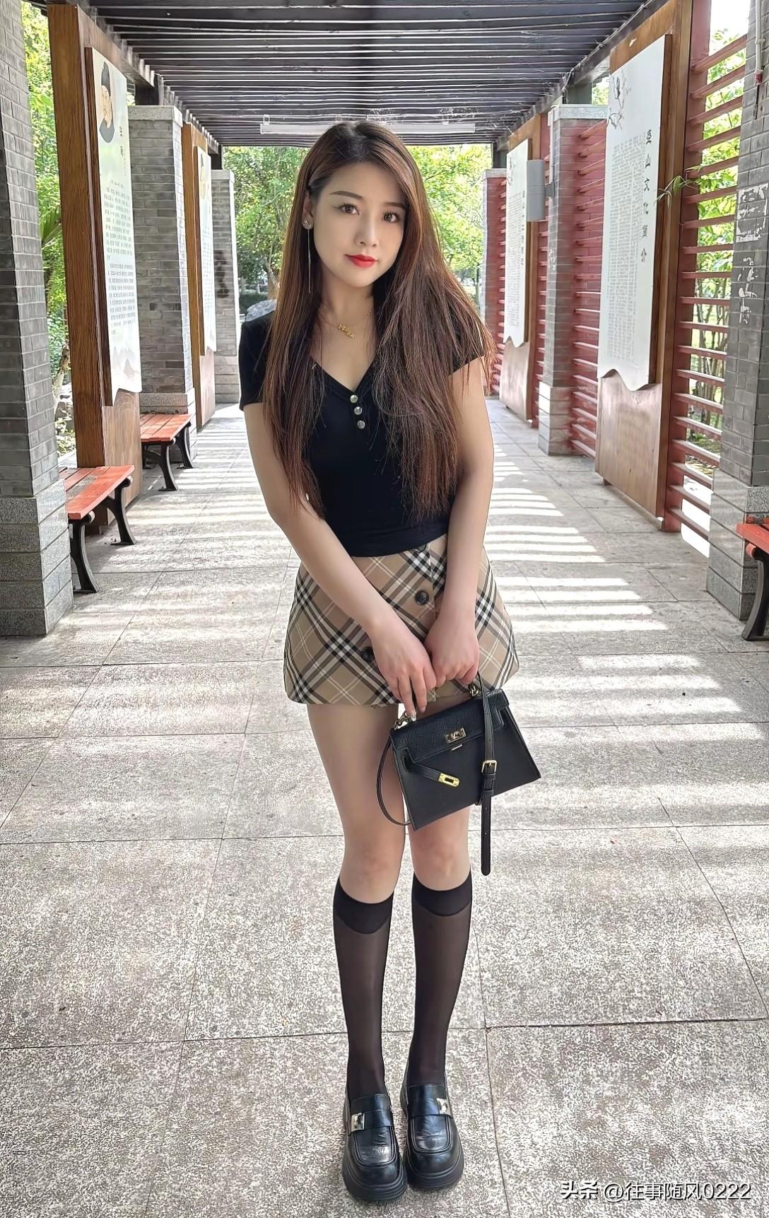 红妆美人立古风韵自生