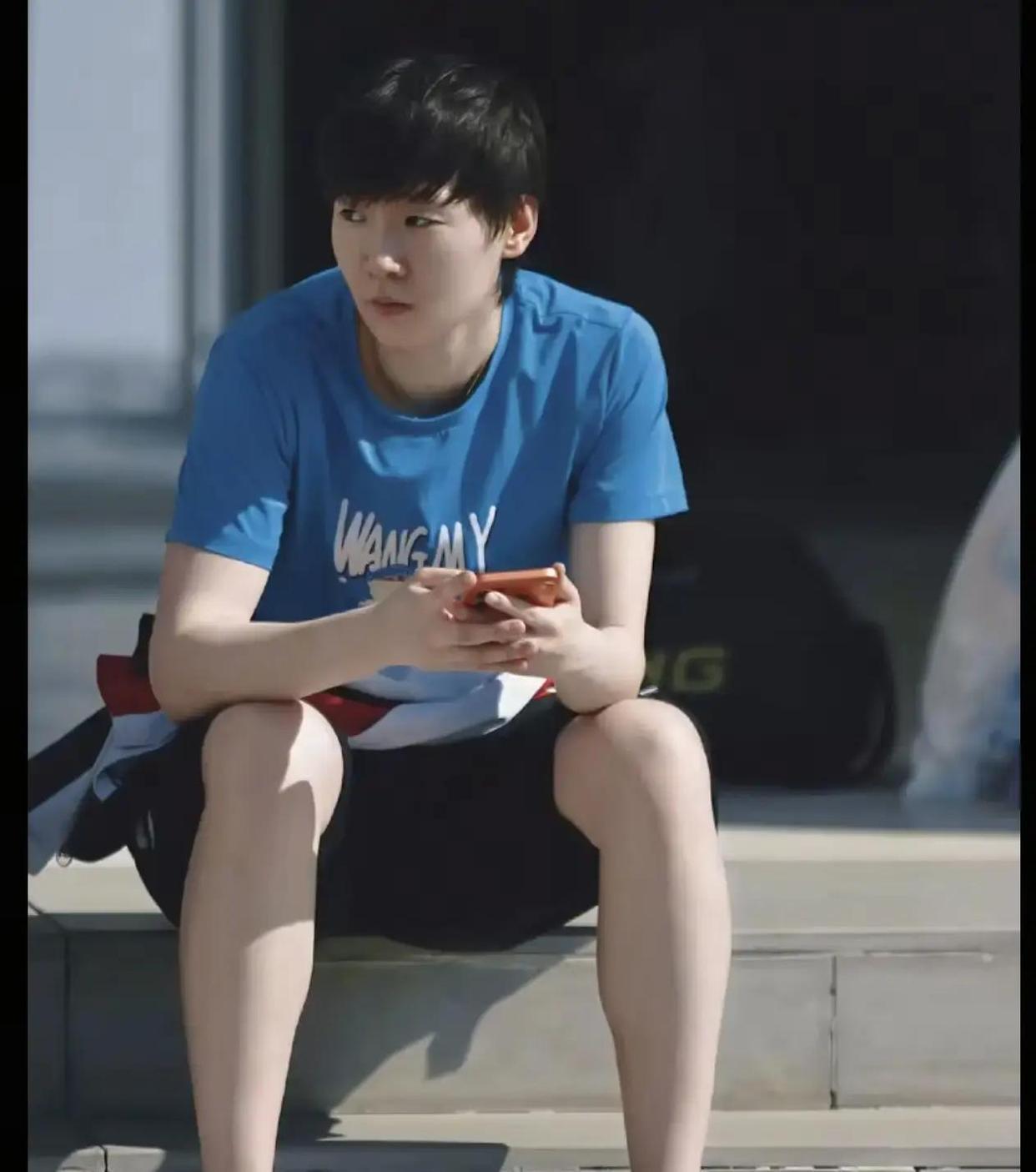 为什么王曼昱越来越受欢迎?越来越受欢迎?没有感觉到。运动员都不容易，有个把粉丝