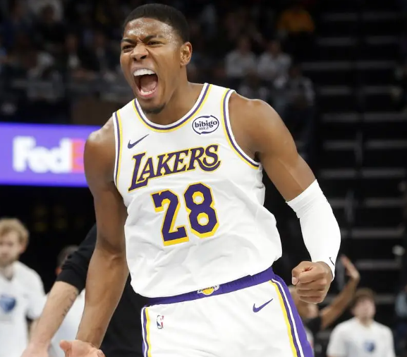 佩林卡要是用八村去换亨特，那就大亏八村本赛季的数据和表现远强于亨特。八村本身