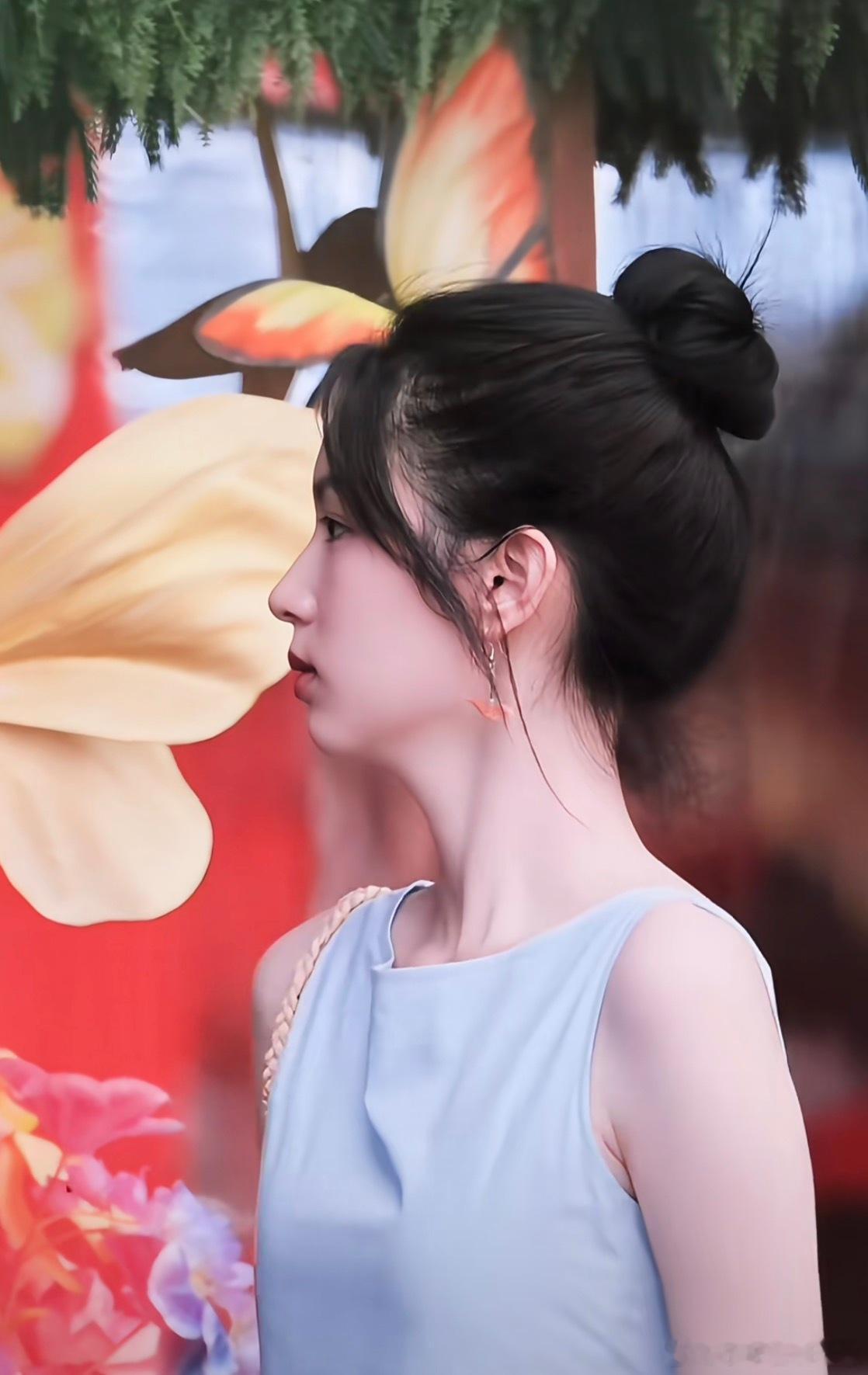 周也体会不到普通人扁头的痛吧周也头型好圆很貌美了也子，就是感觉是不是有点下巴后缩