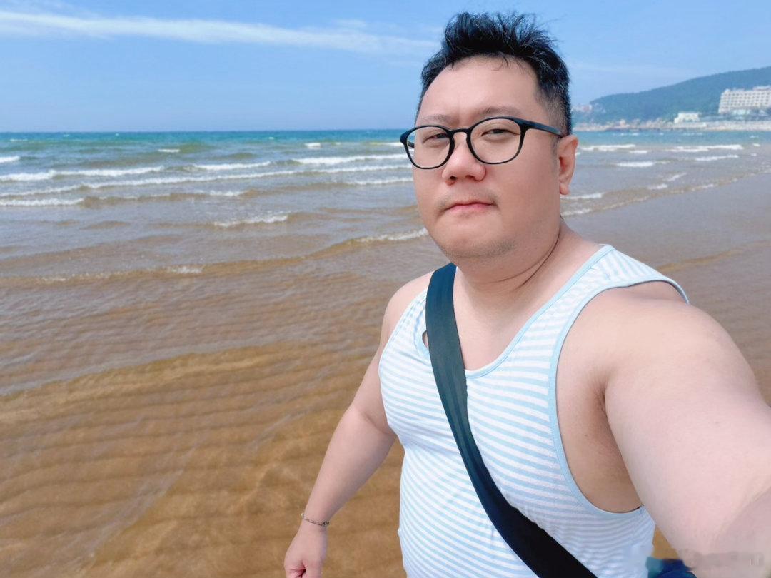海滩老逼登