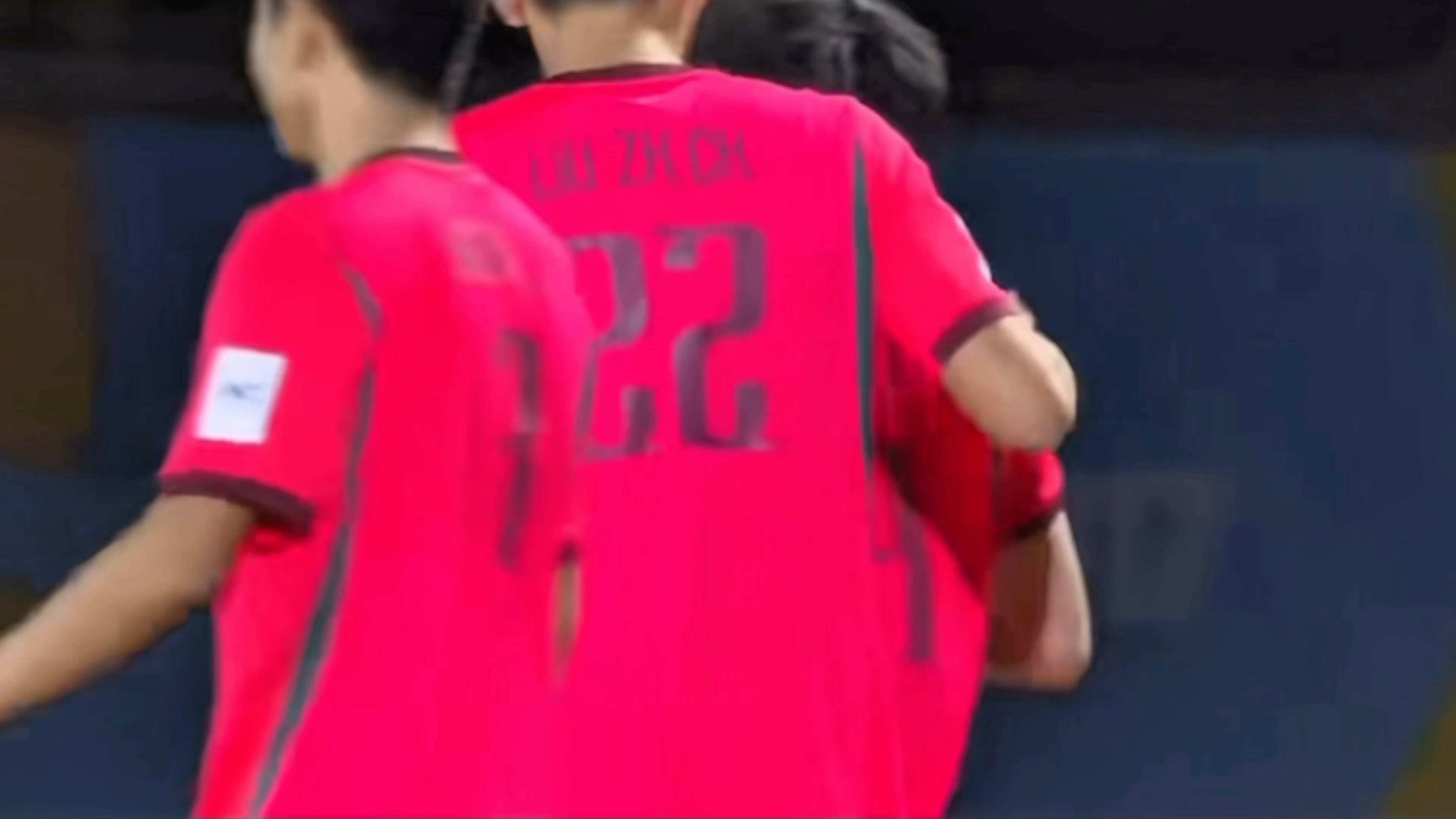 国足U17亚洲杯决赛对阵日本队谢晋这是在做那个“冥想”吗（想看正面的）国足两支队
